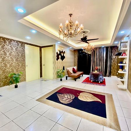 Putravilla Condominium Lovely & Spacious With Public Pool Kampong Kerdas Exterior photo