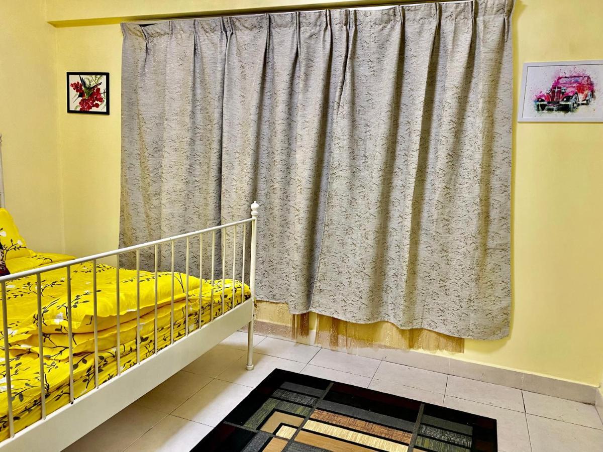 Putravilla Condominium Lovely & Spacious With Public Pool Kampong Kerdas Exterior photo