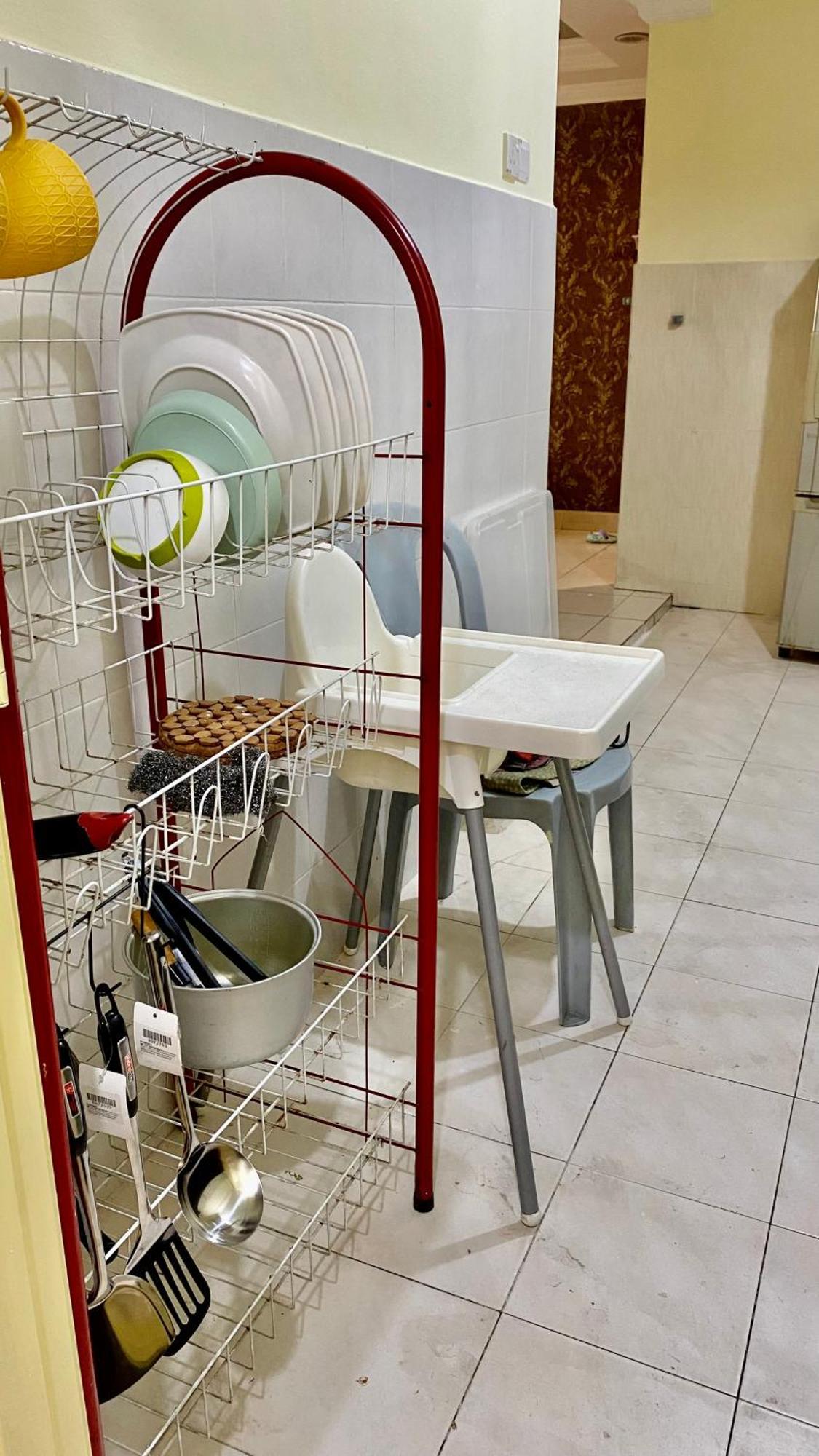 Putravilla Condominium Lovely & Spacious With Public Pool Kampong Kerdas Exterior photo